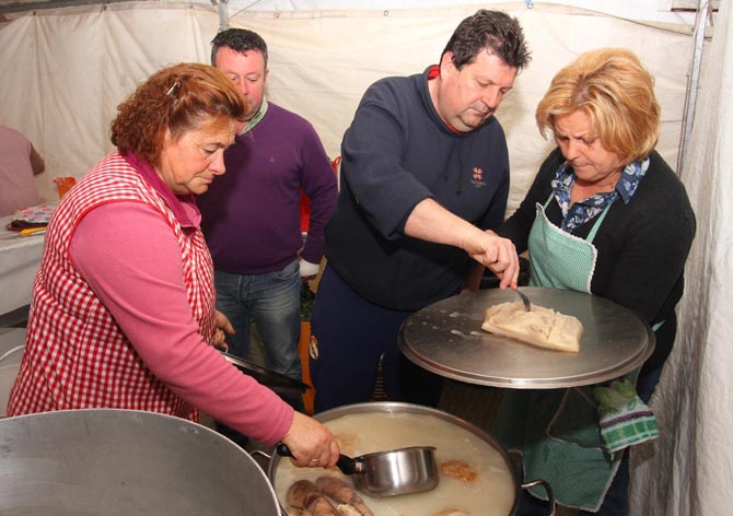 MATANZA TRADICIONAL CERDO COLEGIO FERRO COUSELO VALGA /